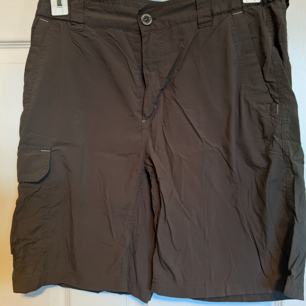 Men’s Columbia Cargo Shorts-Size M Army Green Pre-owned